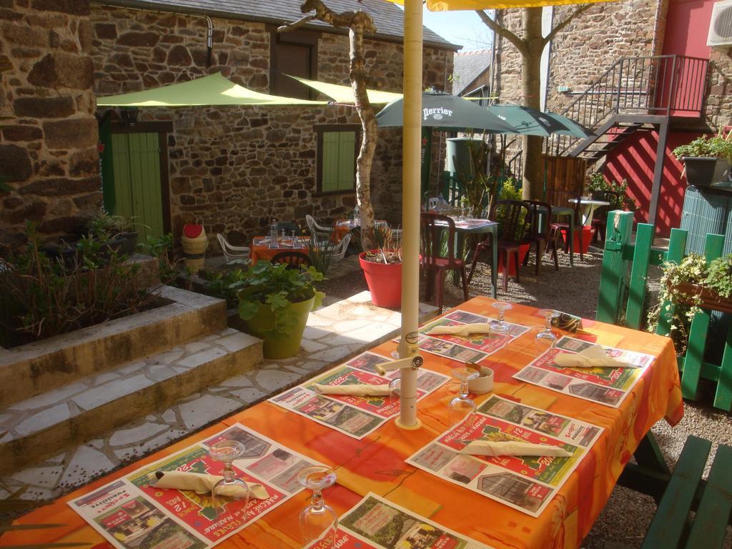 Auberge Du Chateau Chateauneuf-d'Ille-et-Vilaine ภายนอก รูปภาพ