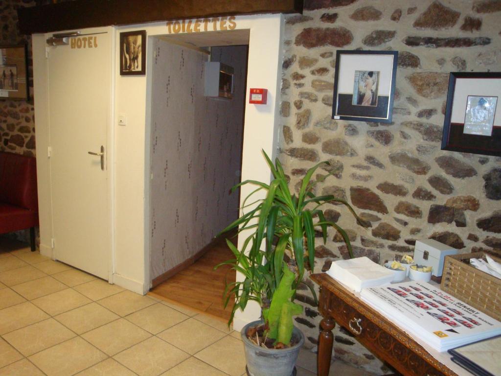 Auberge Du Chateau Chateauneuf-d'Ille-et-Vilaine ภายนอก รูปภาพ