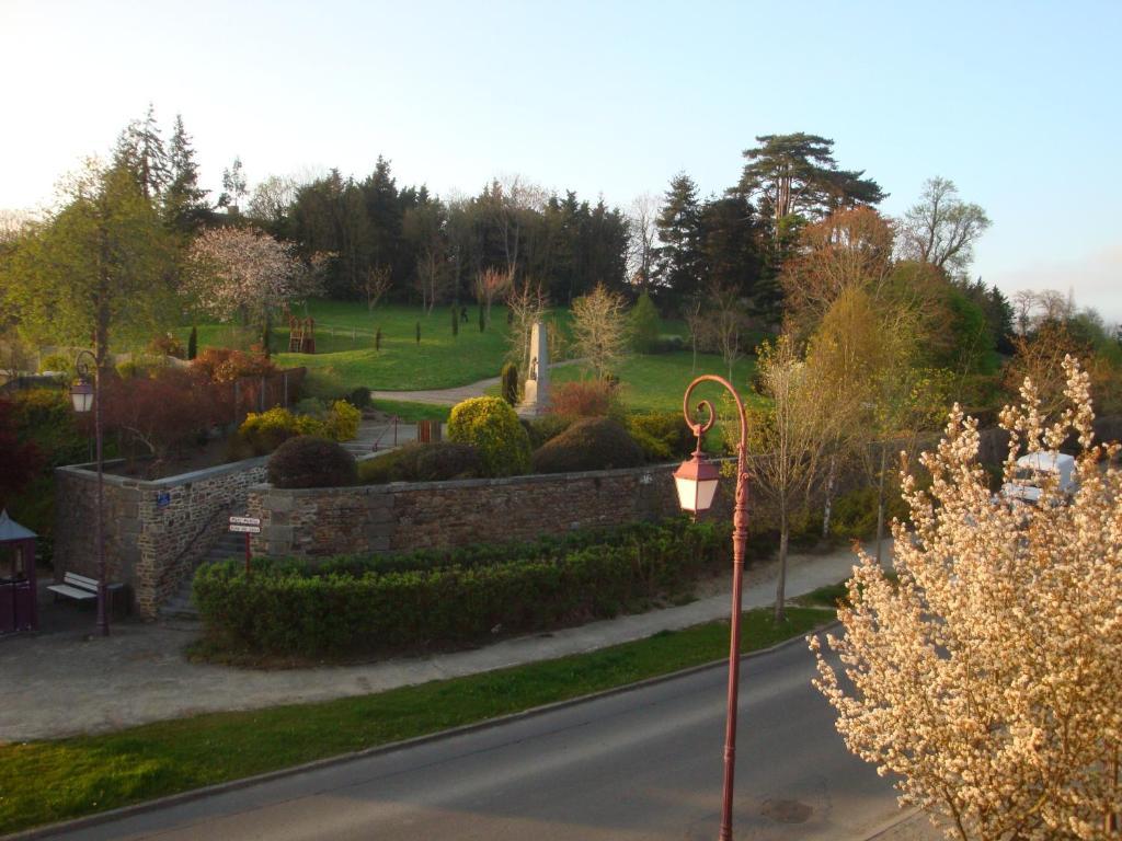 Auberge Du Chateau Chateauneuf-d'Ille-et-Vilaine ภายนอก รูปภาพ